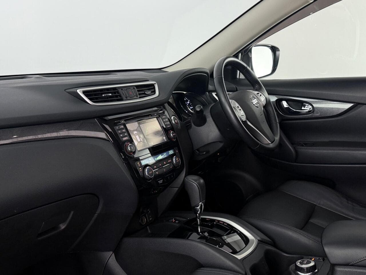 Nissan X-Trail thumbnail Interior Front