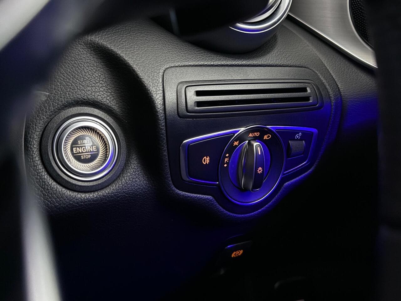 Mercedes-Benz GLC thumbnail Misc Controls