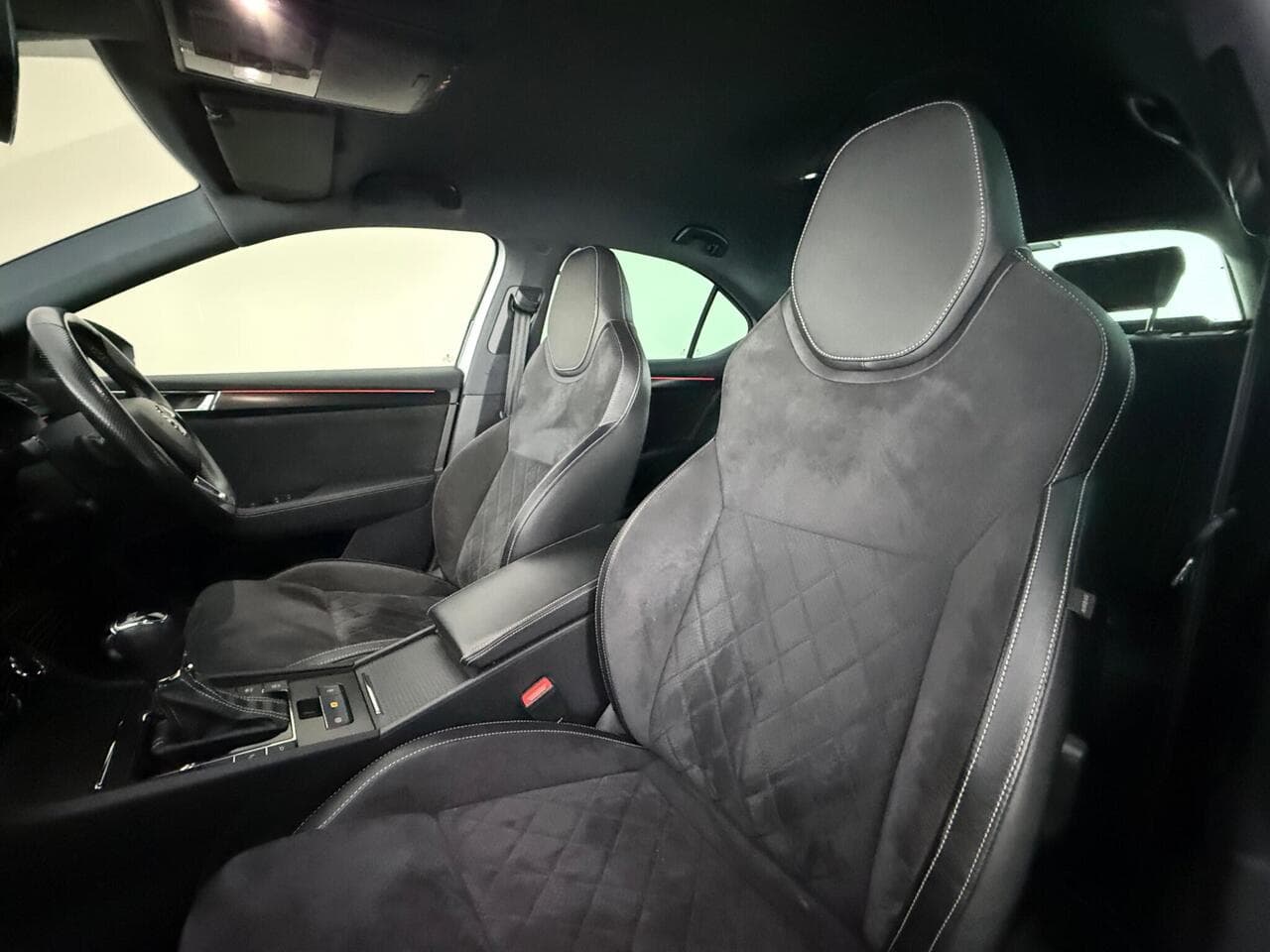 Skoda Superb thumbnail Seat Front Passenger