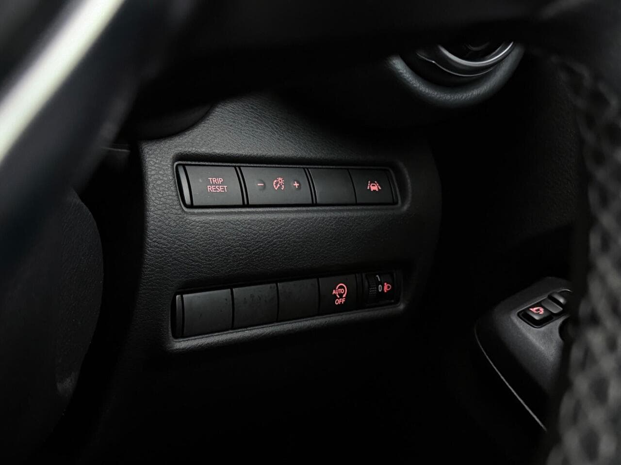 Nissan Juke thumbnail Misc Controls