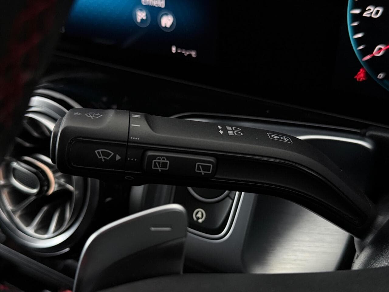 Mercedes-Benz GLB thumbnail Misc Controls