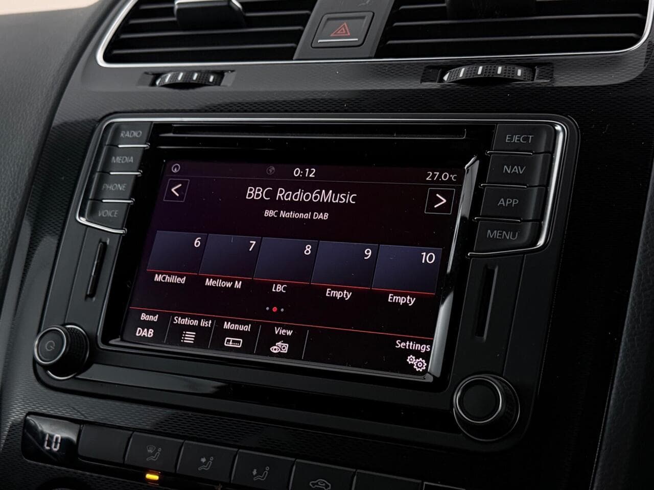 Volkswagen Scirocco thumbnail Infotainment System