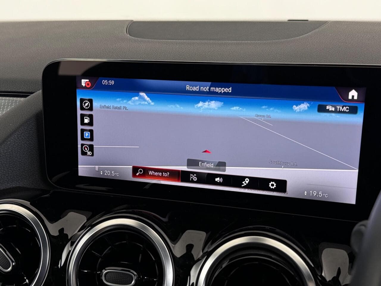 Mercedes-Benz GLA thumbnail Infotainment System