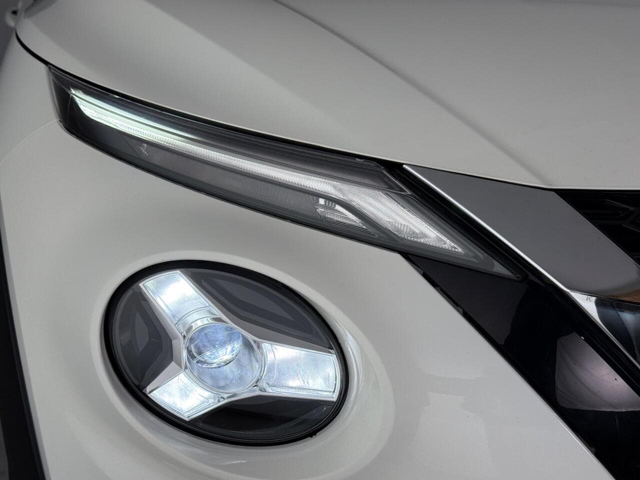 Nissan Juke thumbnail Lights Front