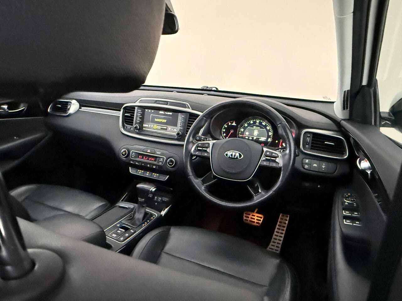 Kia Sorento thumbnail Interior Front