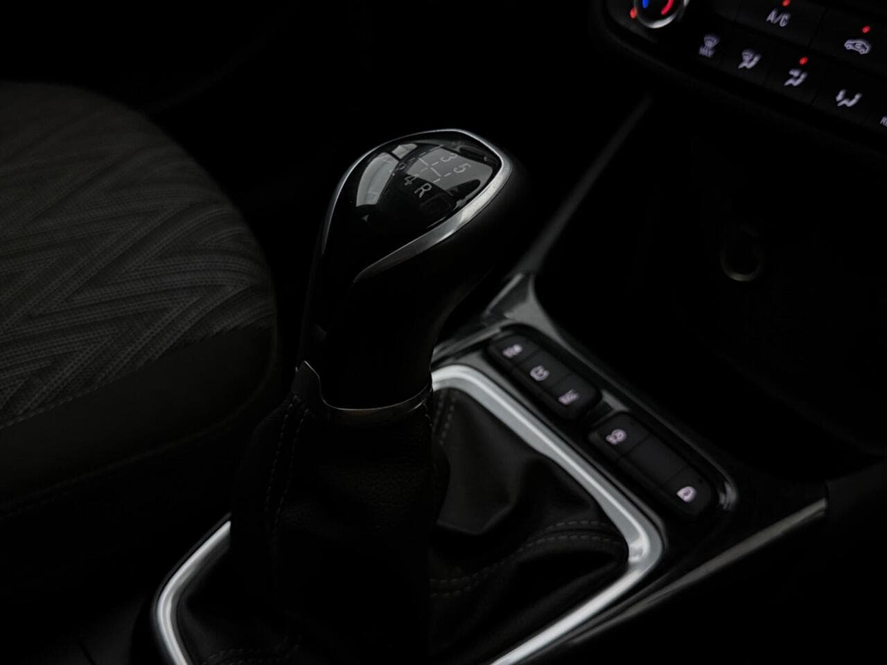 Vauxhall Crossland X thumbnail Interior Front
