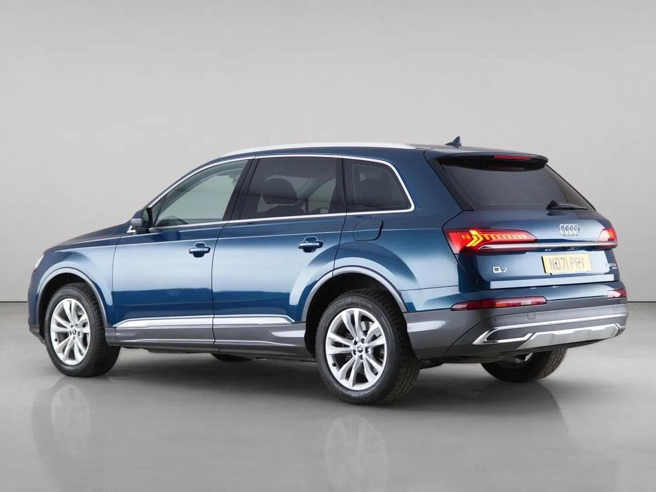 Audi Q7 thumbnail Side Left