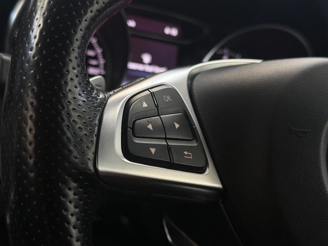 Mercedes-Benz CLA thumbnail Misc Controls