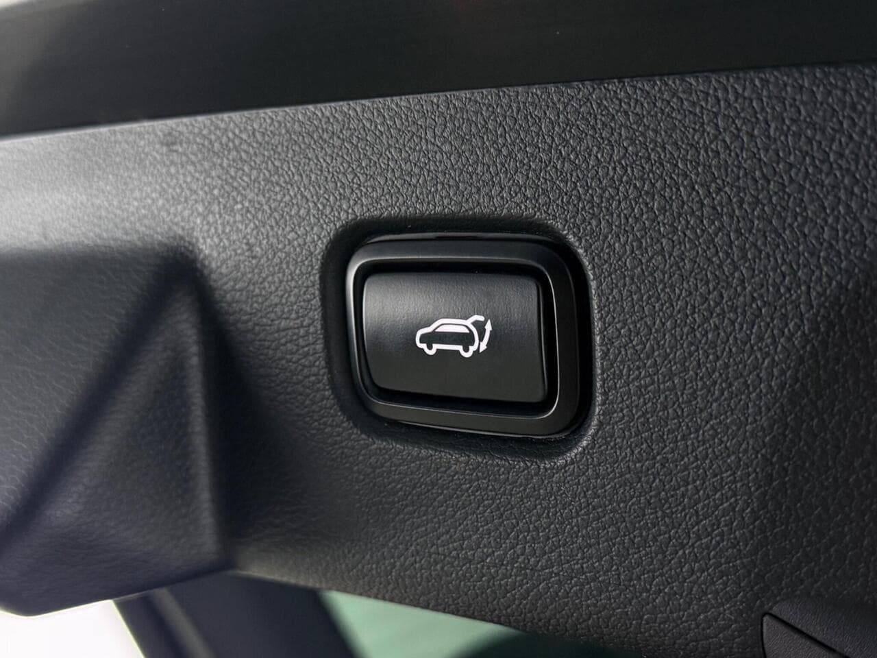 Kia Sportage thumbnail Misc Controls