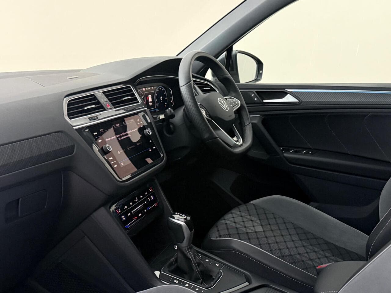 Volkswagen Tiguan thumbnail Interior Front