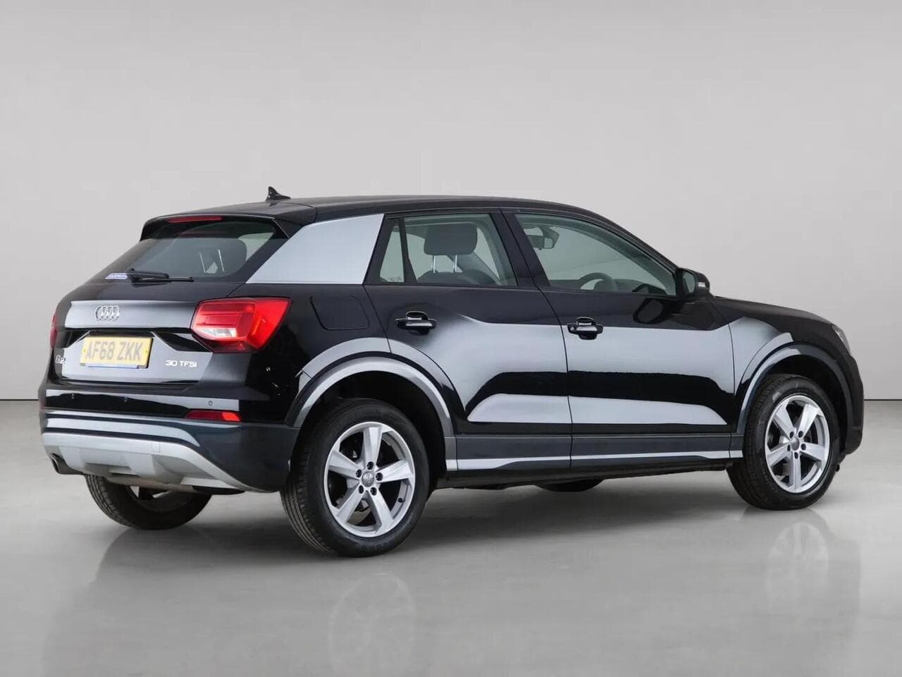 Audi Q2 thumbnail Rear Right