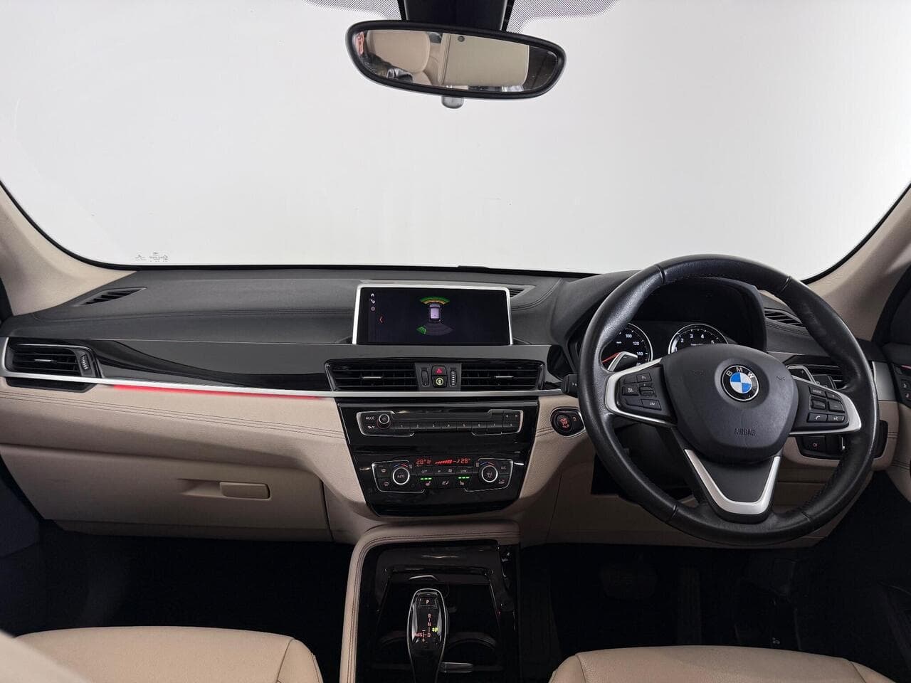 BMW X1 thumbnail Interior Front