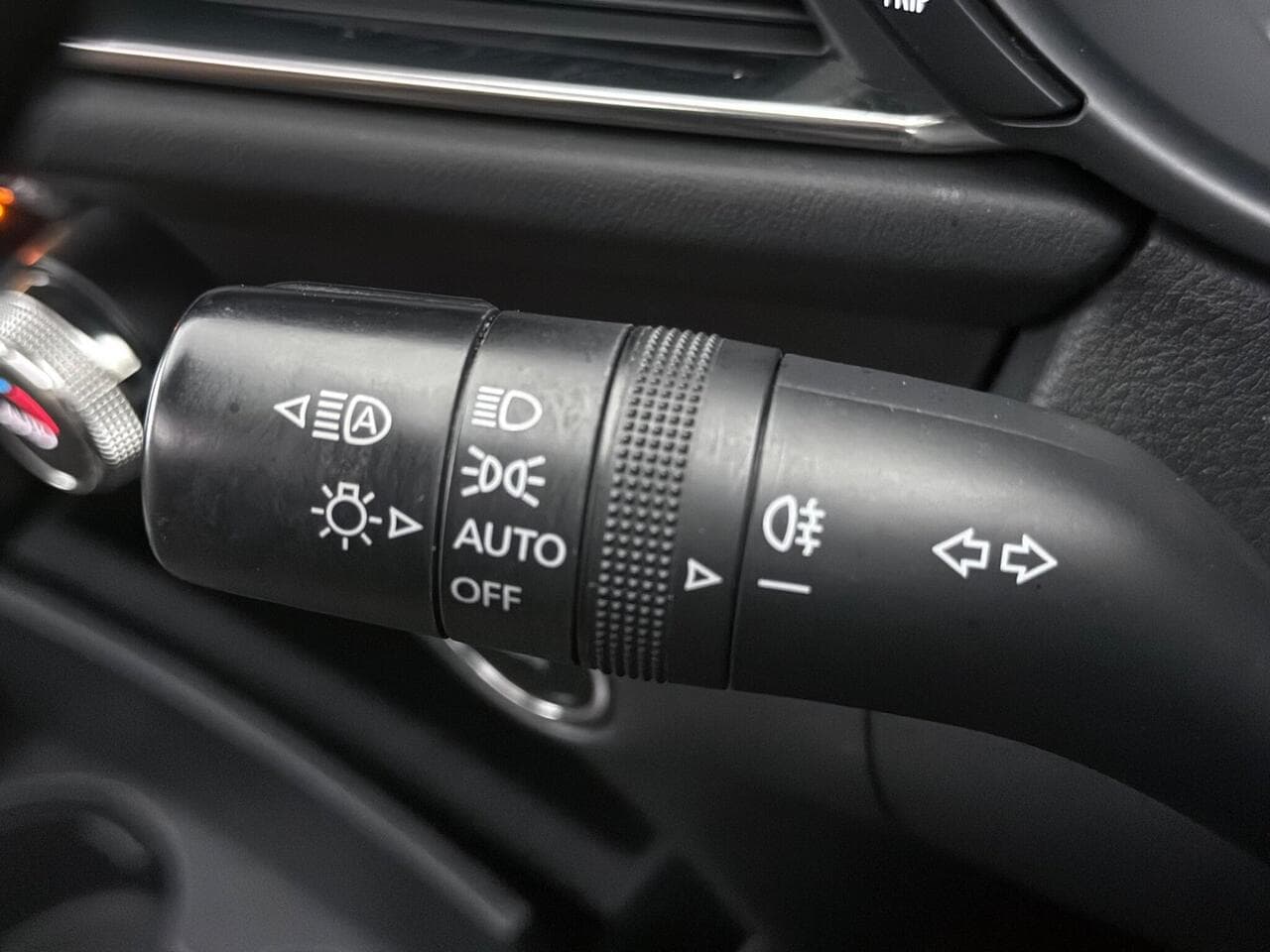 Mazda CX-30 thumbnail Misc Controls