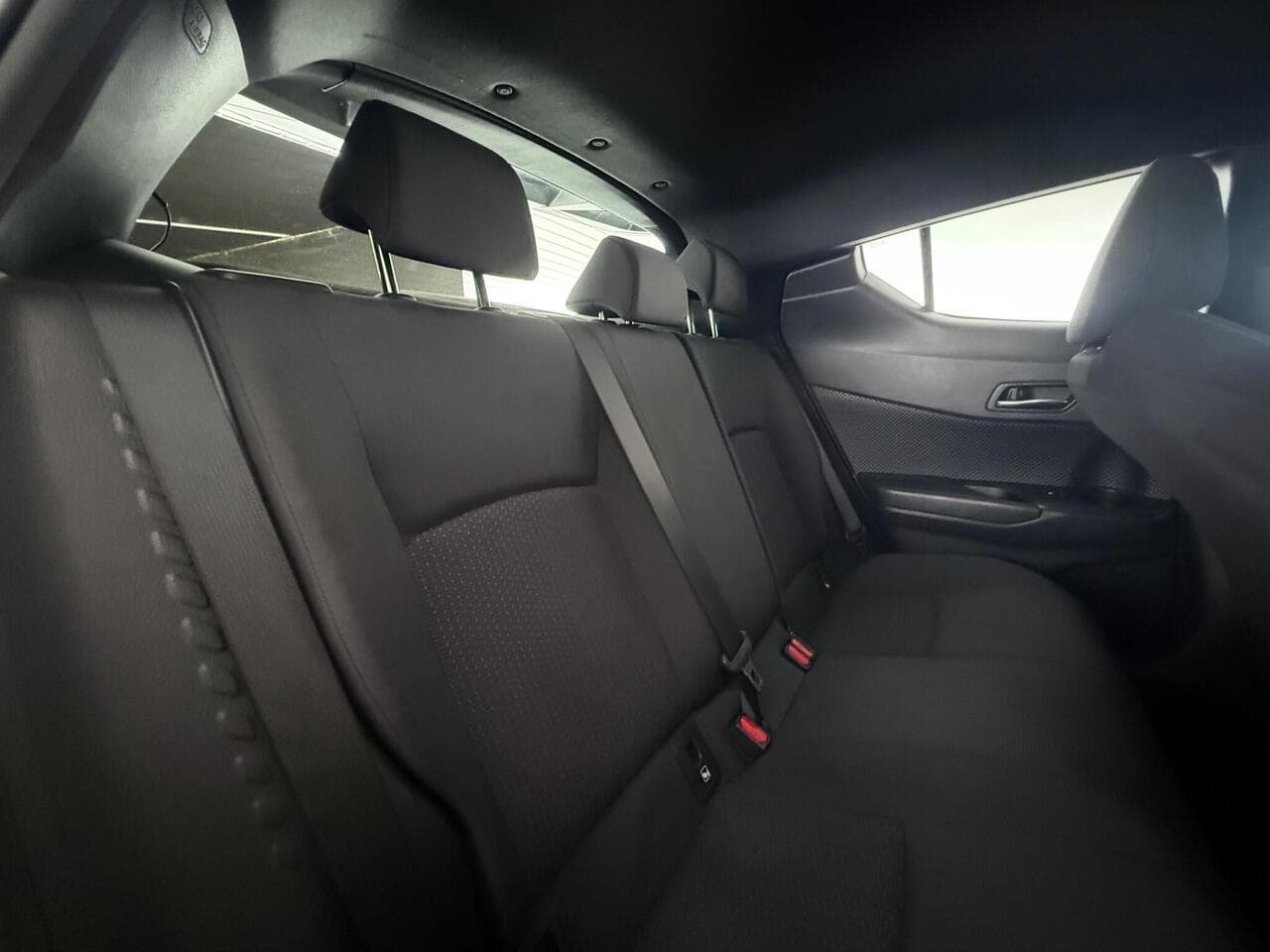 Toyota C-HR thumbnail Seats Rear