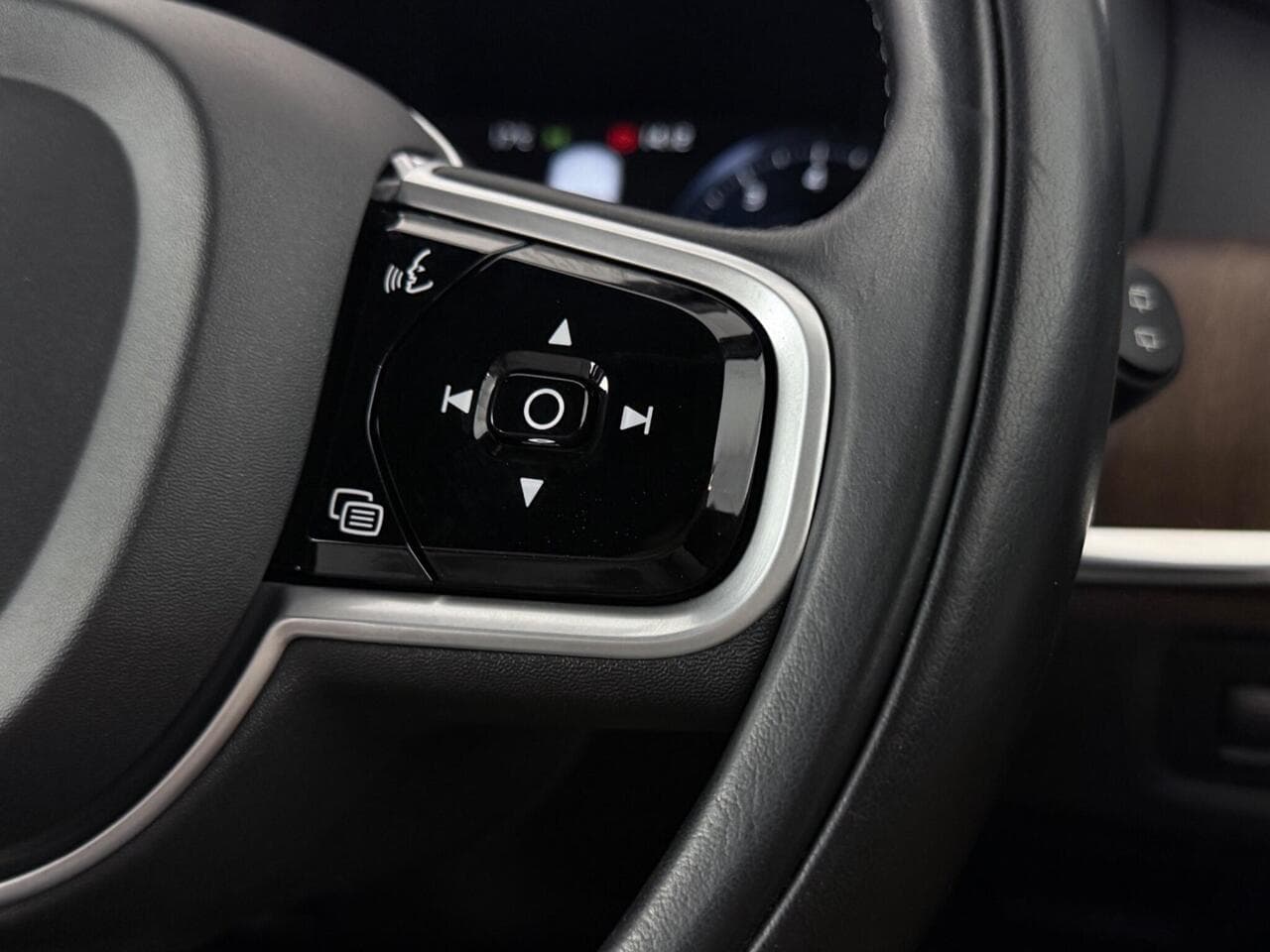 Volvo V90 thumbnail Misc Controls