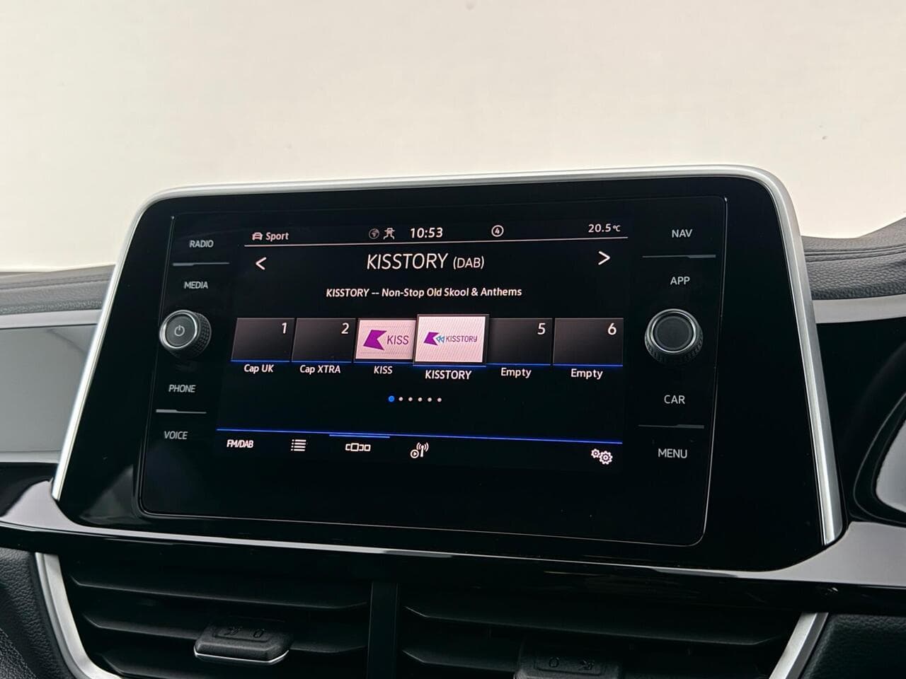 Volkswagen T-Roc thumbnail Infotainment System