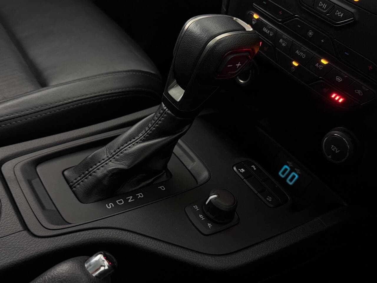 Ford Ranger thumbnail Interior Front