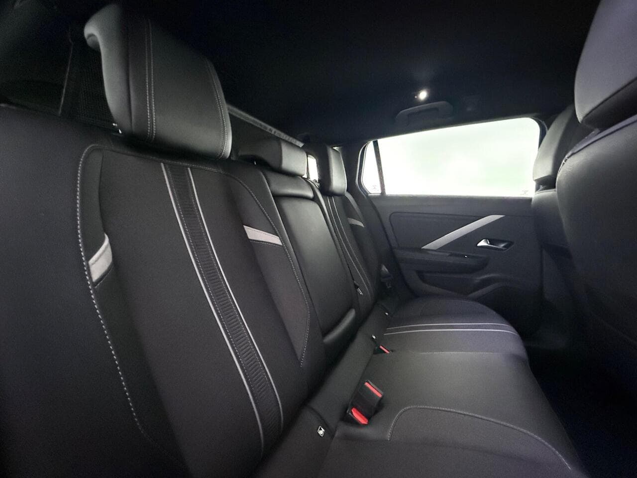 Vauxhall Astra thumbnail Seats Rear