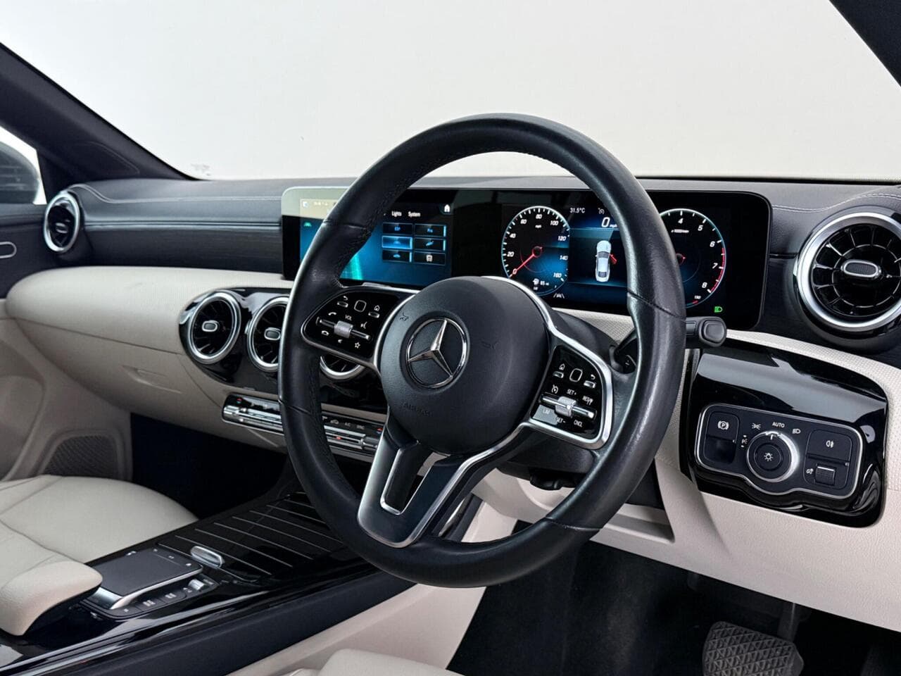 Mercedes-Benz CLA thumbnail Interior Front