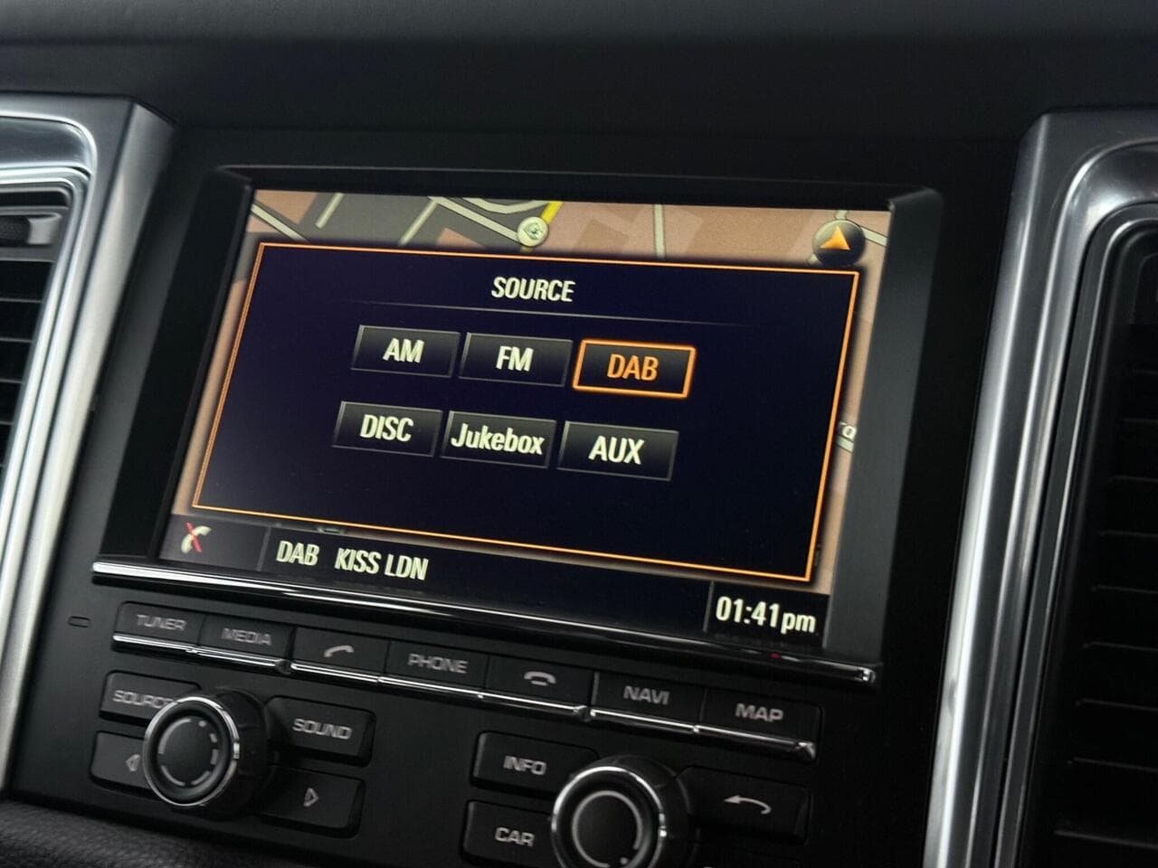 Porsche Macan thumbnail Infotainment System