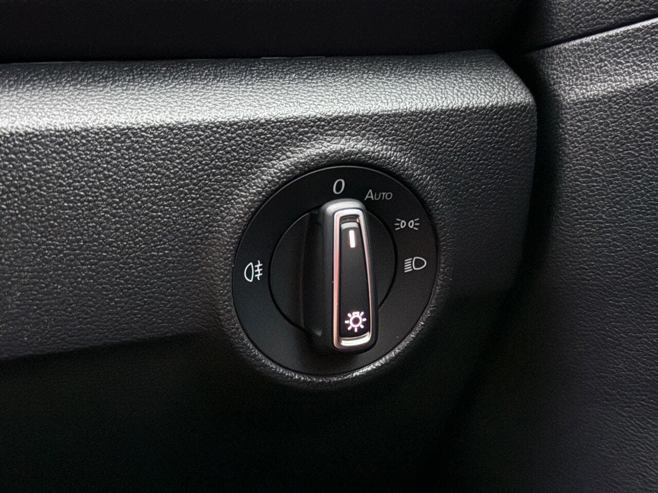 Volkswagen T-Roc thumbnail Misc Controls