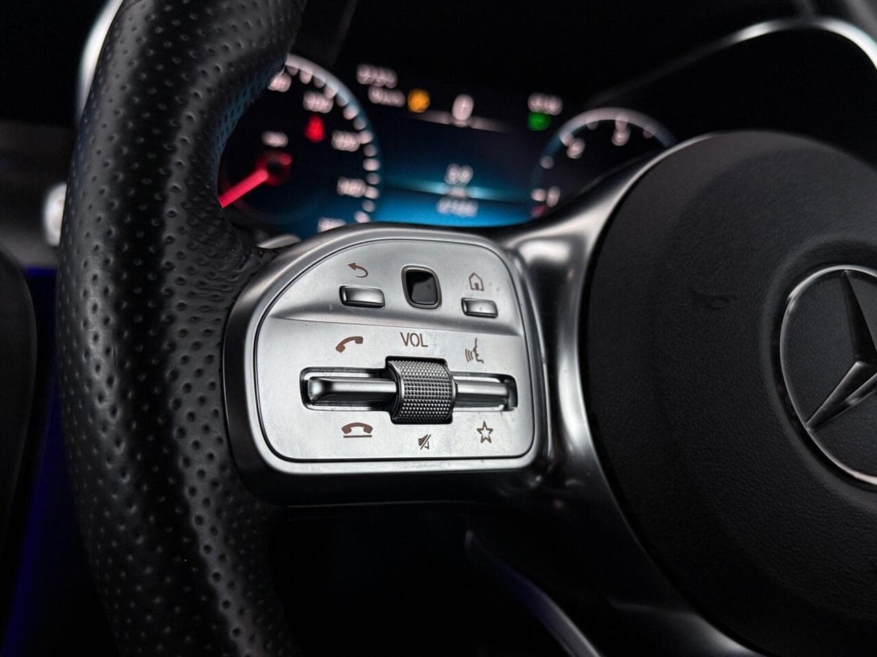 Mercedes-Benz GLC thumbnail Misc Controls