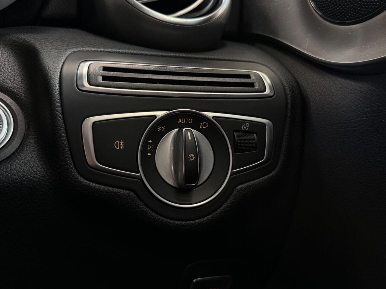 Mercedes-Benz C Class thumbnail Misc Controls