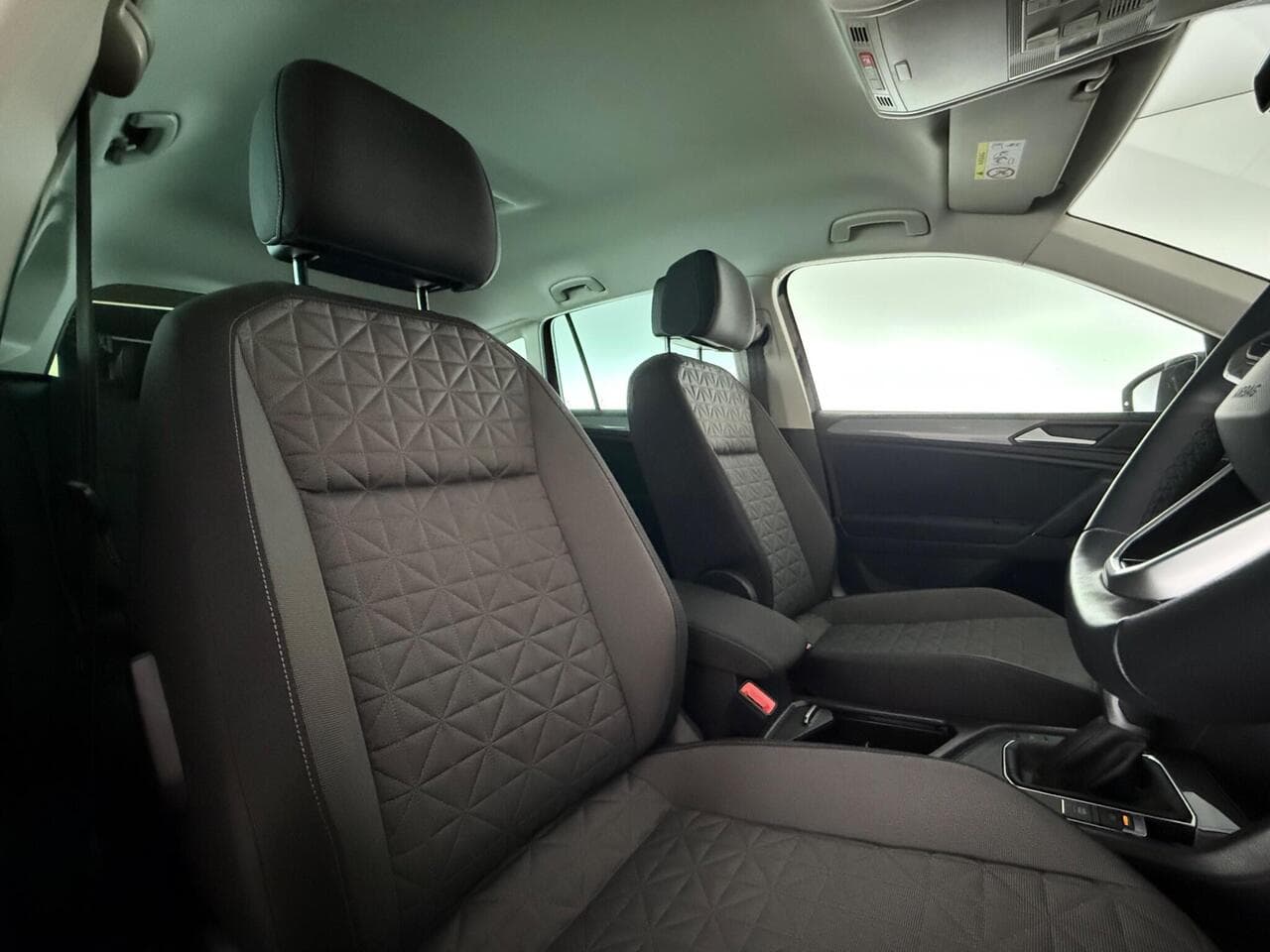 Volkswagen Tiguan thumbnail Seat Driver