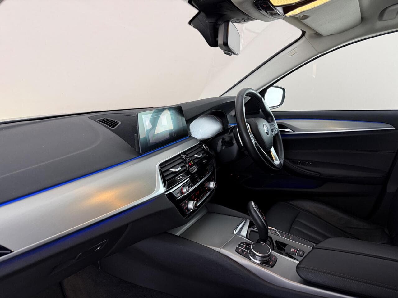 BMW 5 Series thumbnail Interior Front
