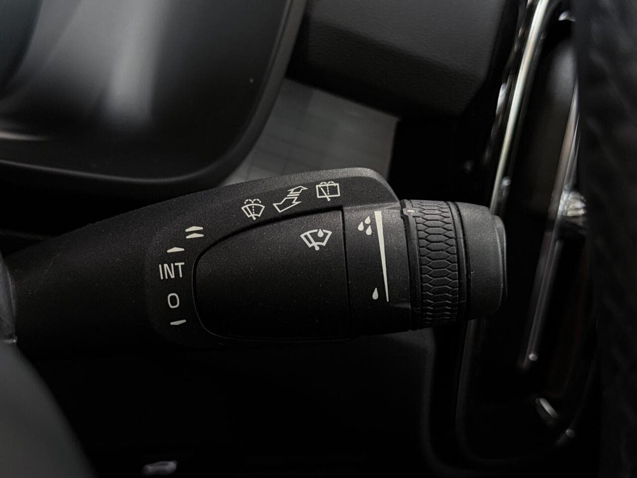 Volvo XC40 thumbnail Misc Controls