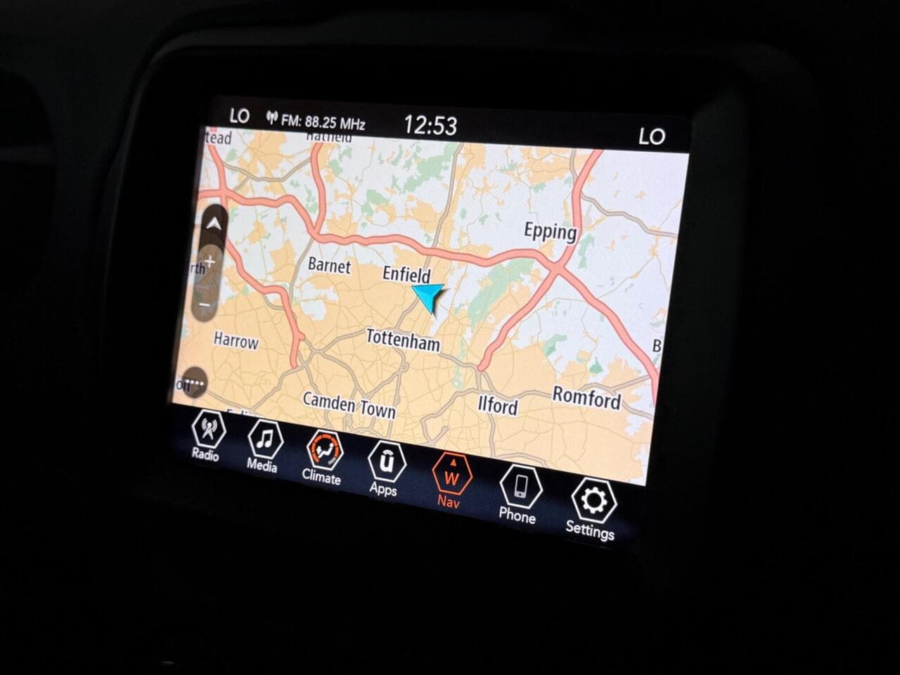 Jeep Renegade thumbnail Infotainment System