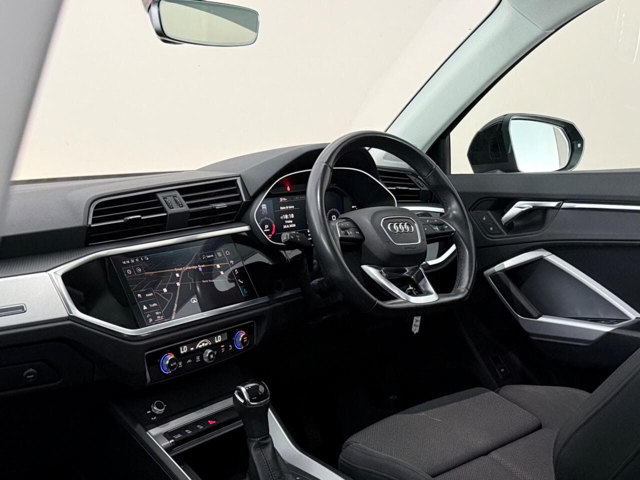 Audi Q3 thumbnail Interior Front