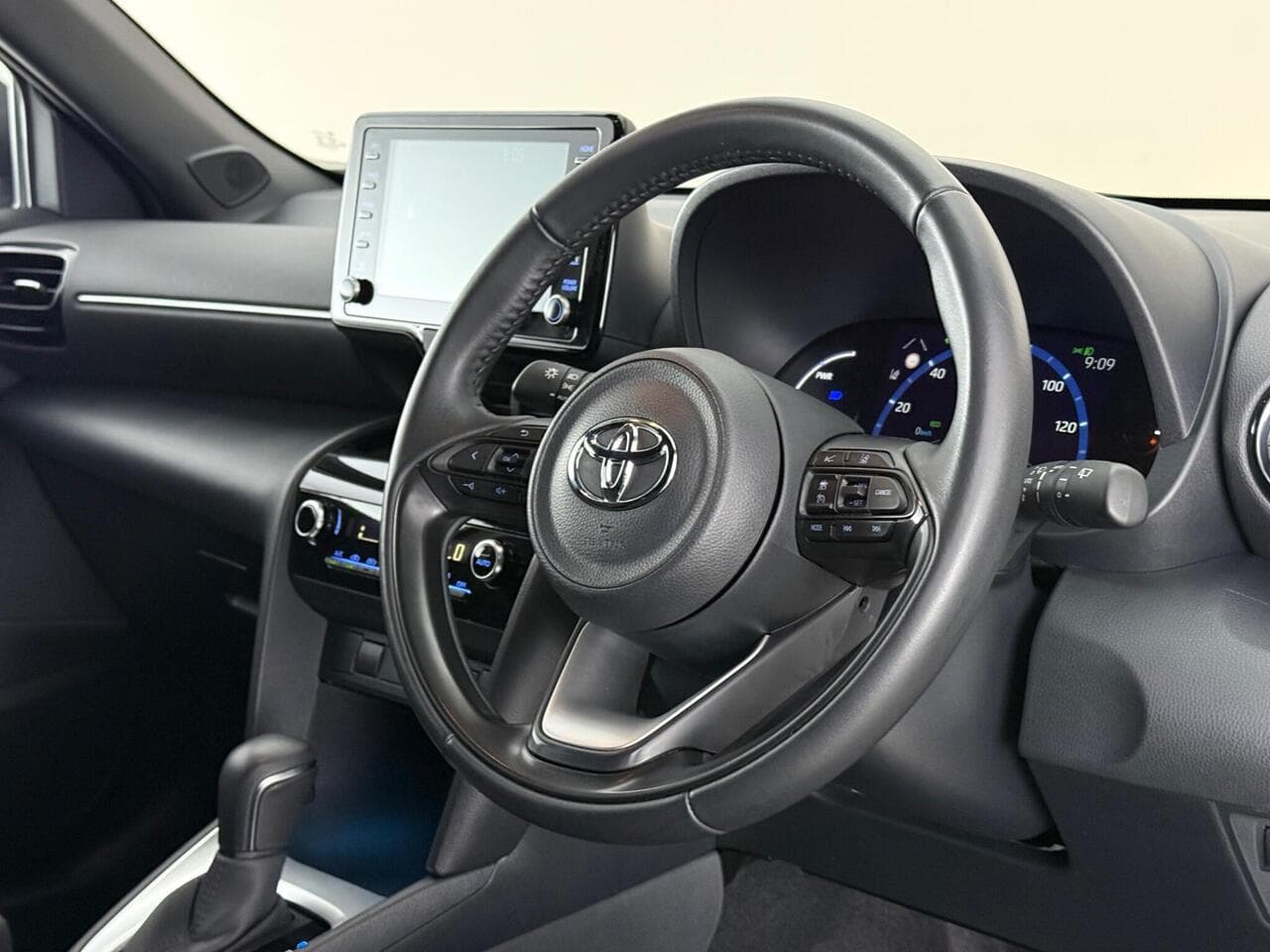 Toyota Yaris Cross thumbnail Steering Wheel
