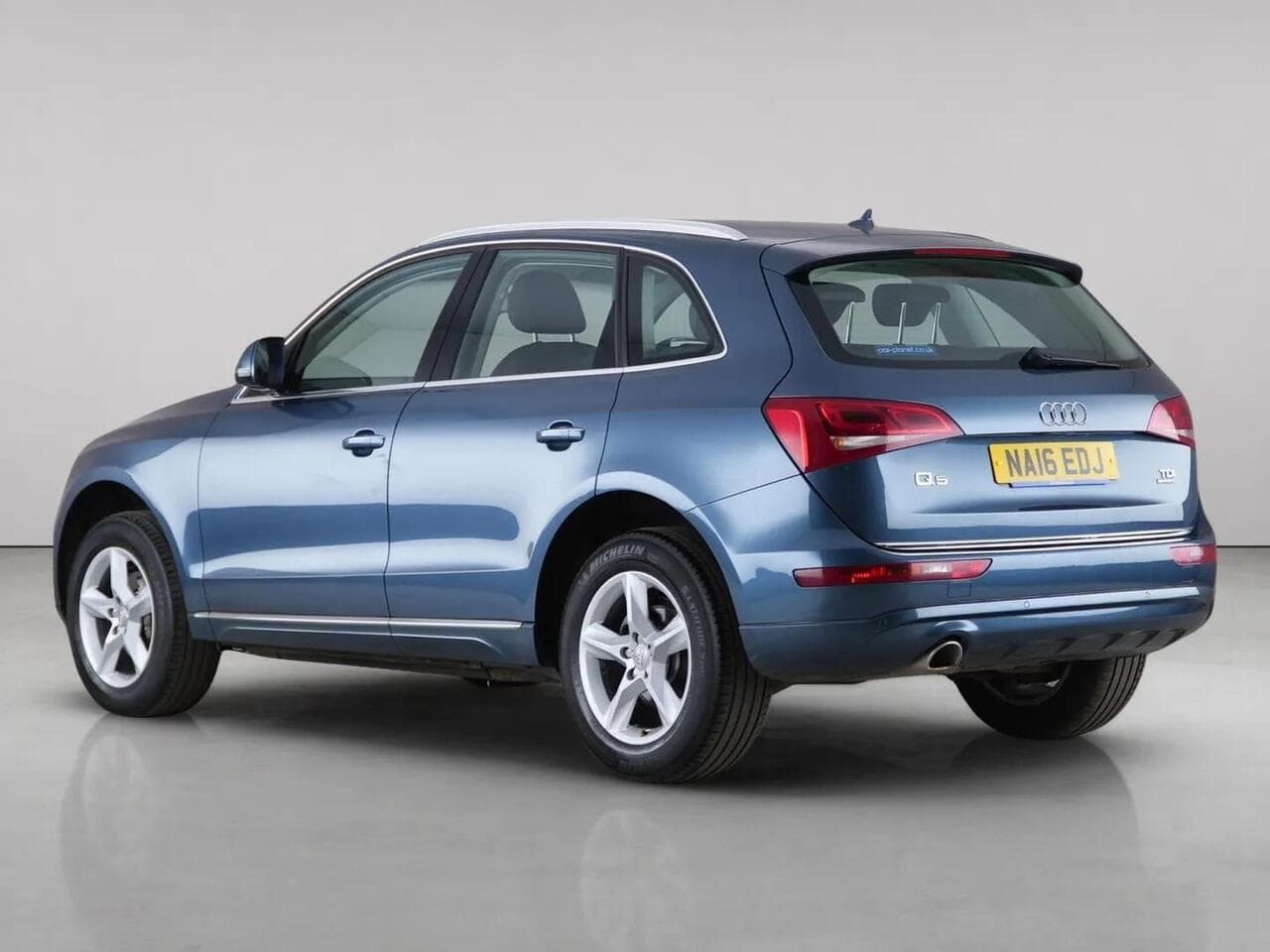 Audi Q5 thumbnail Rear Left