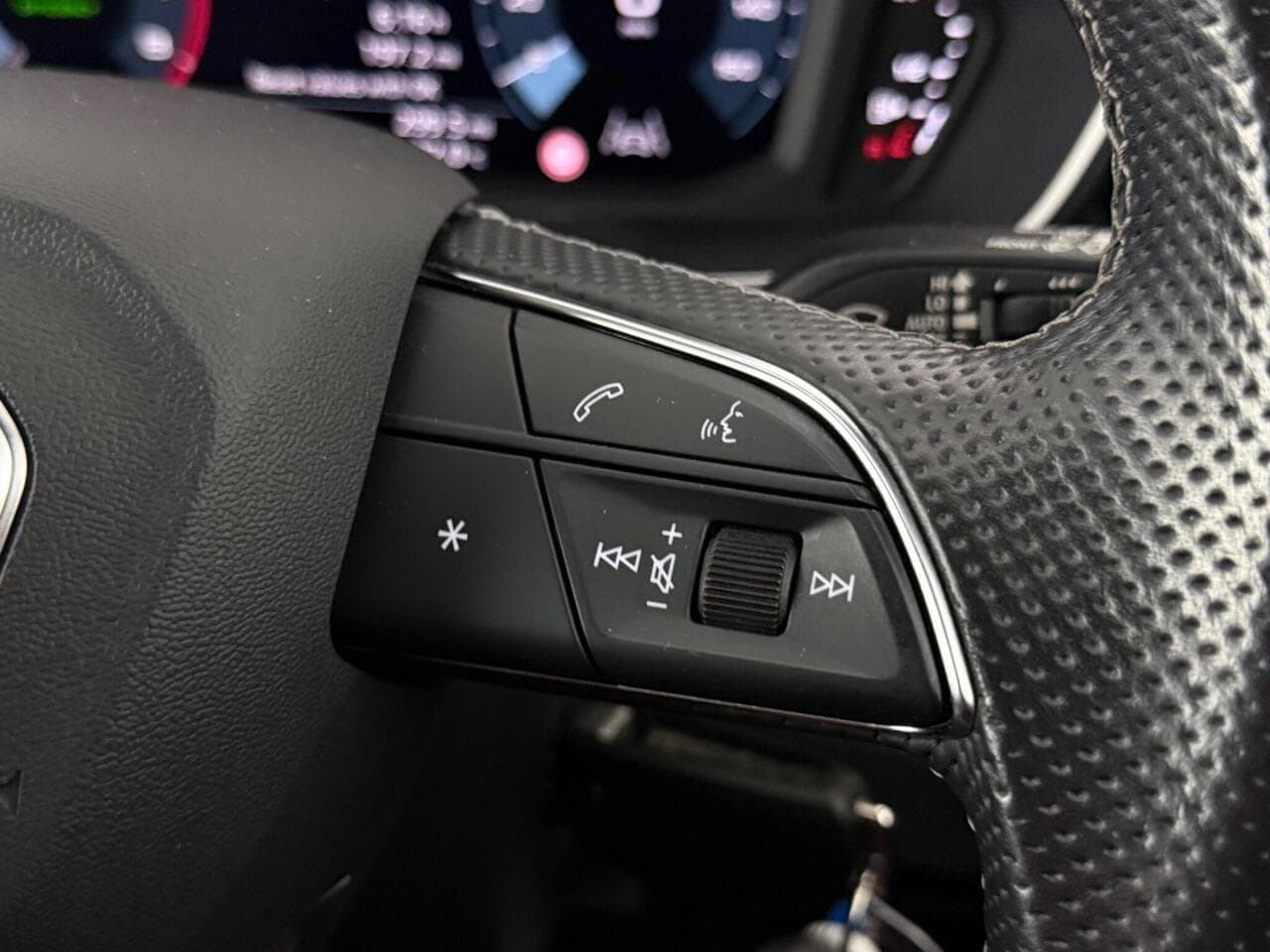 Audi Q3 thumbnail Misc Controls