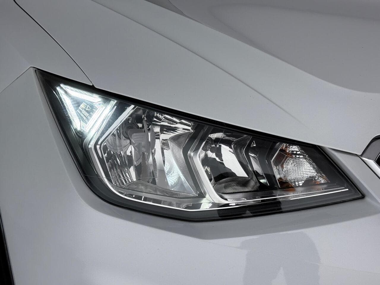 SEAT Arona thumbnail Lights Front
