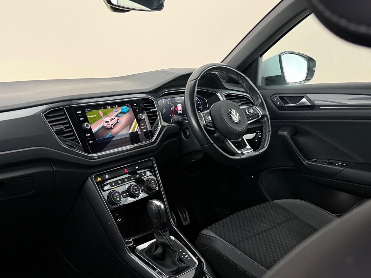 Volkswagen T-Roc thumbnail Interior Front