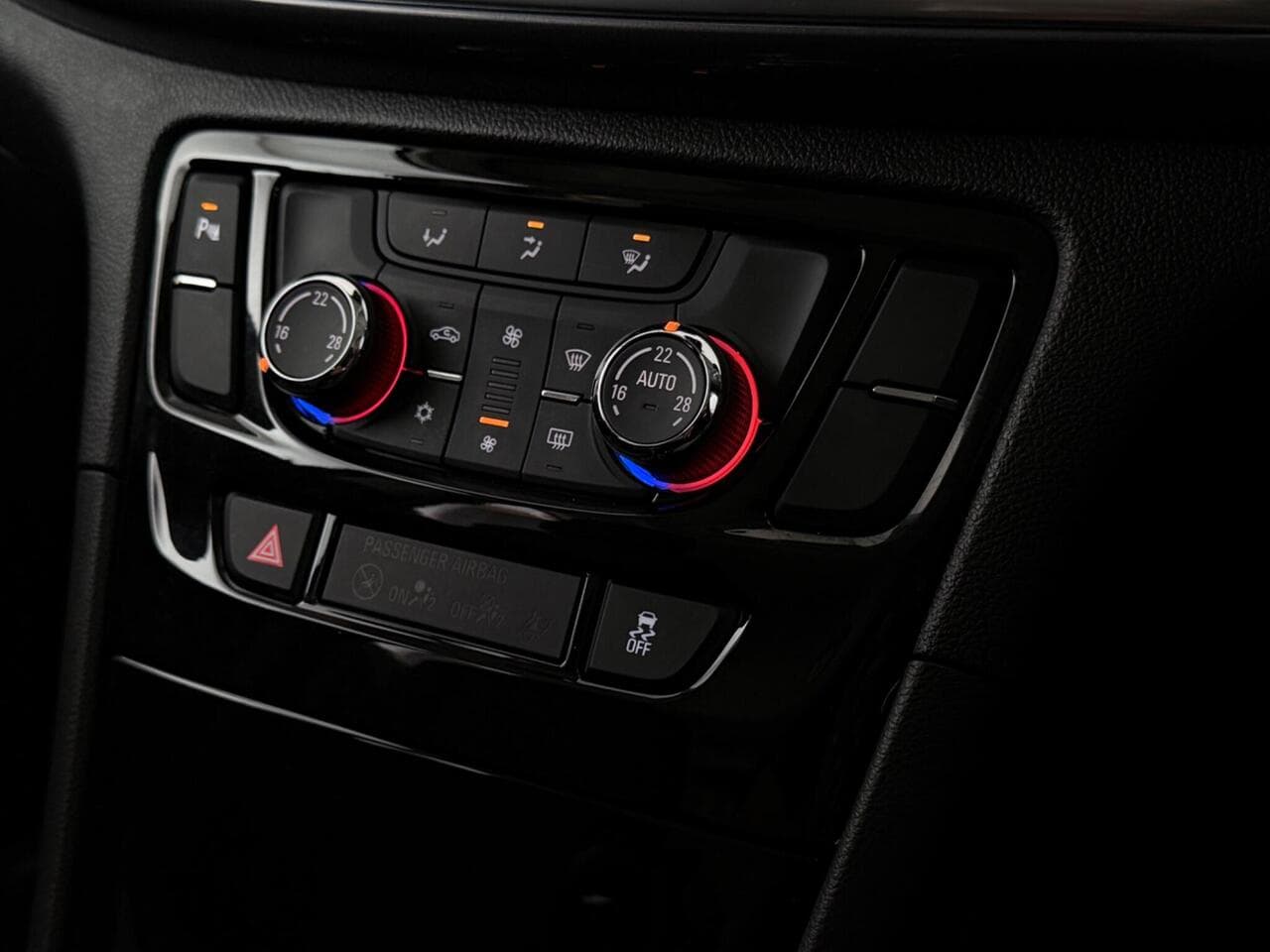 Vauxhall Mokka X thumbnail Misc Controls