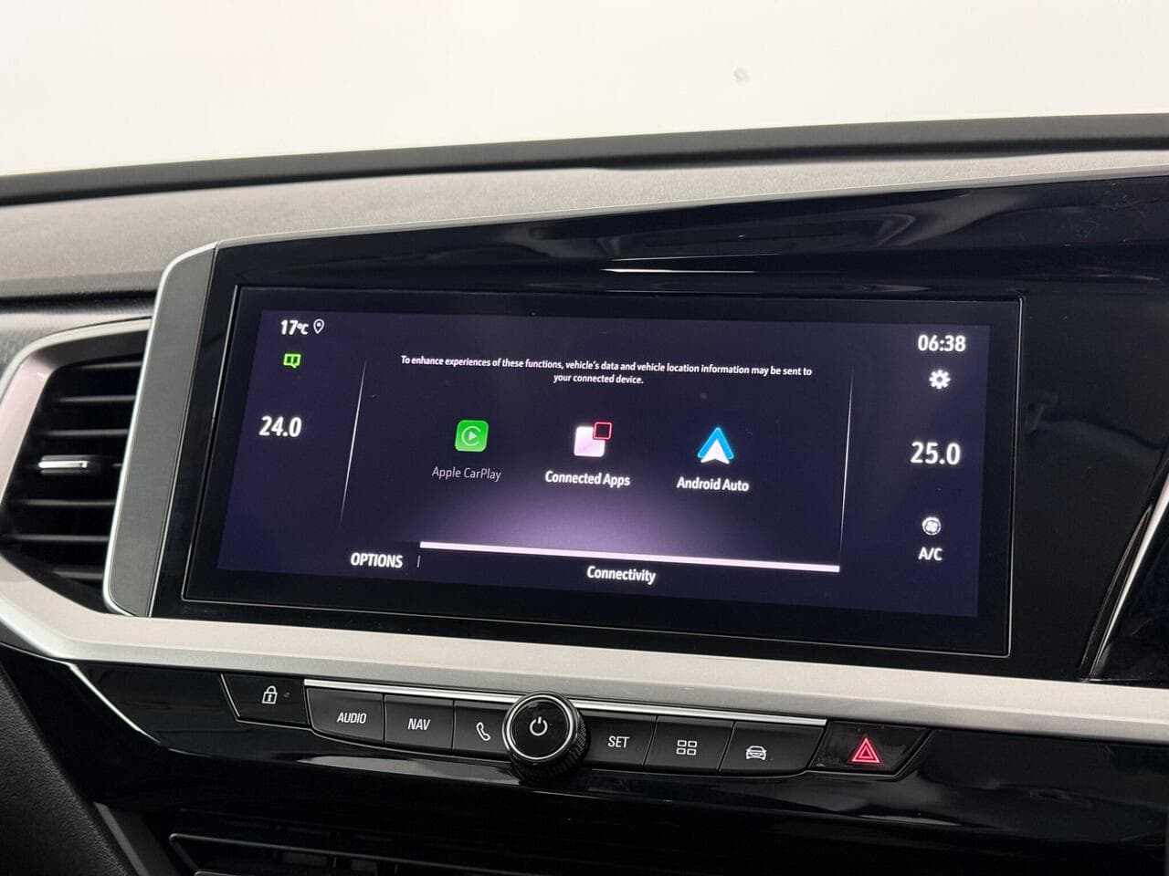 Vauxhall Grandland thumbnail Infotainment System