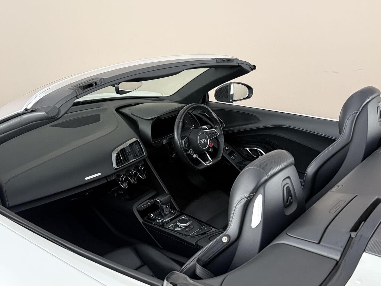 Audi R8 thumbnail Interior Front
