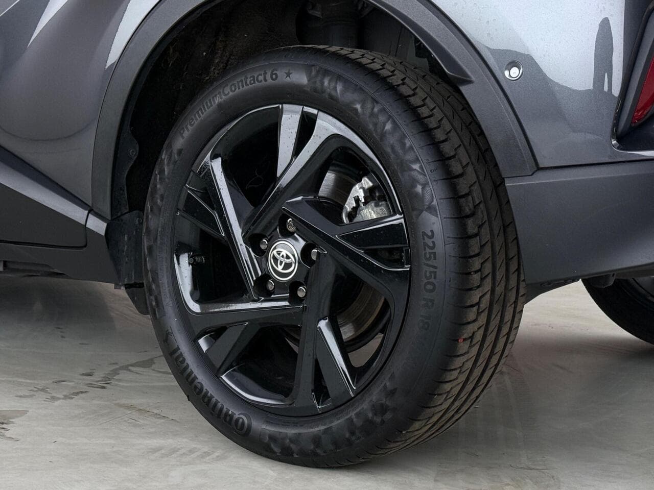 Toyota C-HR thumbnail Wheel