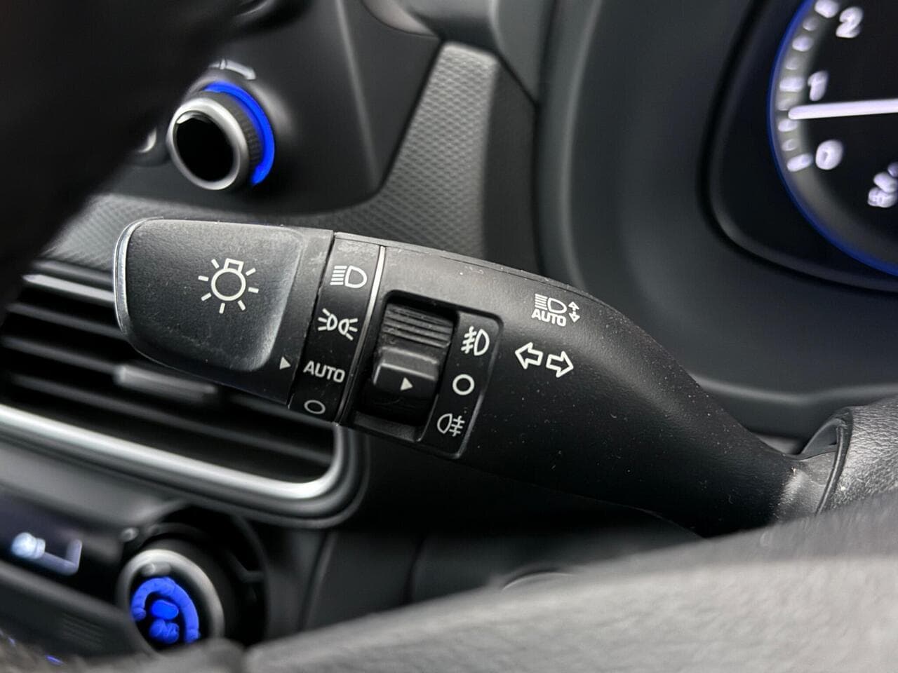 Hyundai KONA thumbnail Misc Controls