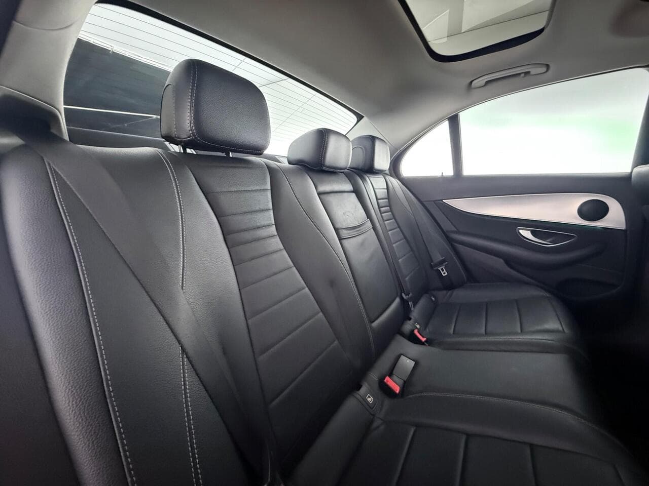 Mercedes-Benz E Class thumbnail Seats Rear