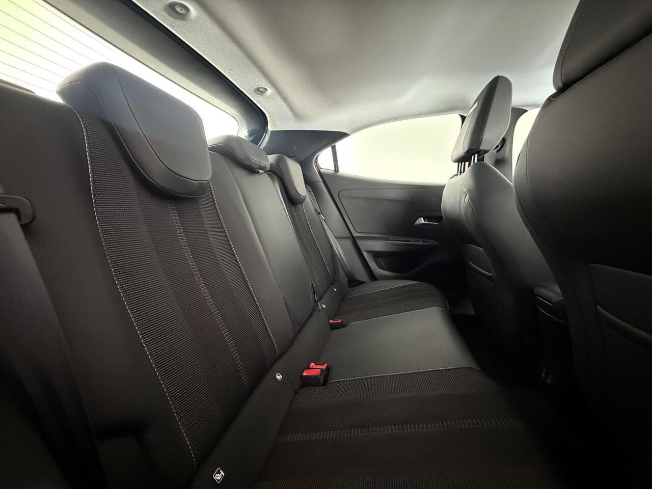 Vauxhall Mokka thumbnail Seats Rear