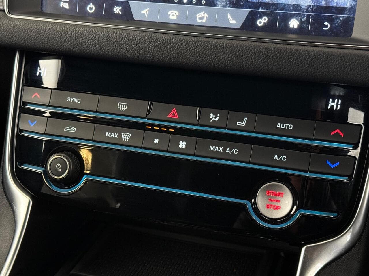 Jaguar XF thumbnail Infotainment System