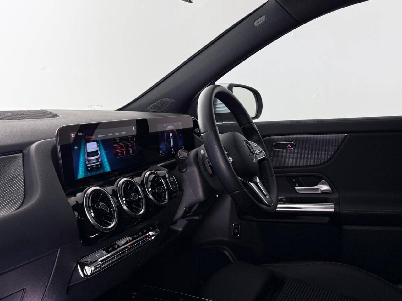 Mercedes-Benz GLA thumbnail Interior Front