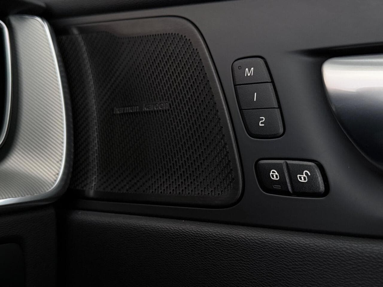 Volvo XC60 thumbnail Misc Controls