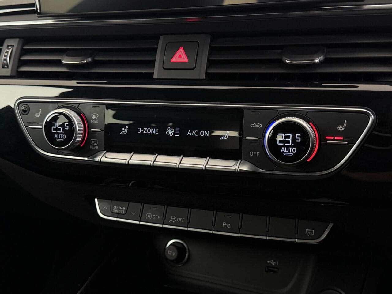 Audi A4 Avant thumbnail Infotainment System