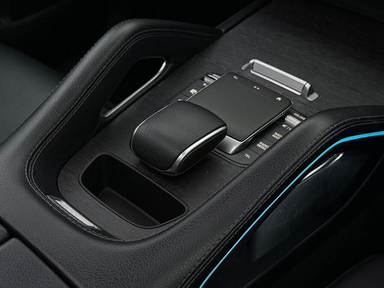 Mercedes-Benz GLE thumbnail Misc Controls