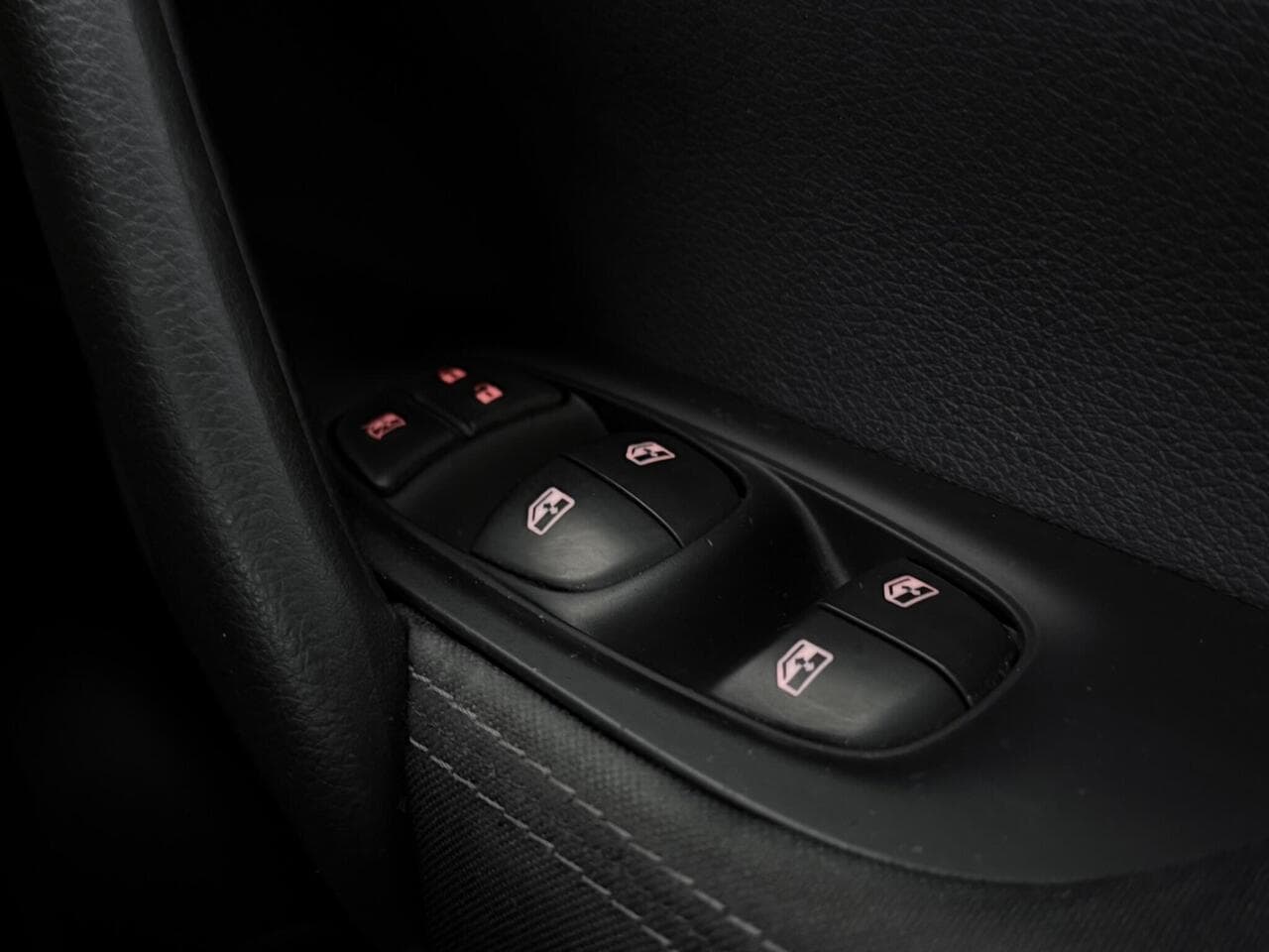 Nissan Qashqai thumbnail Misc Controls